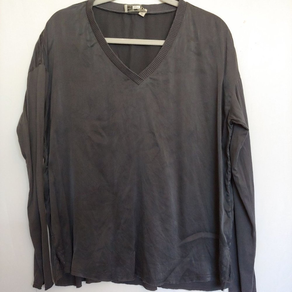 Go Silk 100% gray black silk long sleeve raw hem v-neck tunic medium